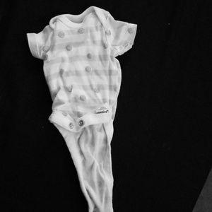 Preemie onsie